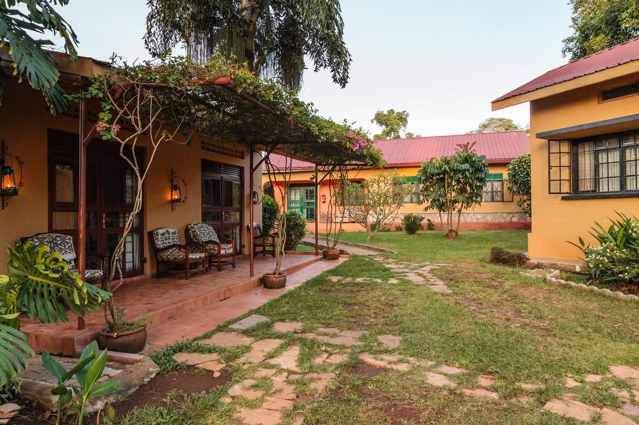 Airport Guesthouse 엔테베 외부 사진