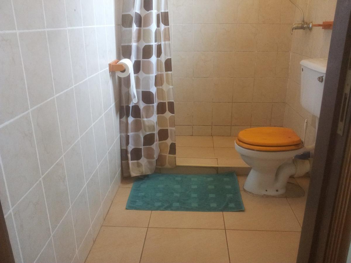 Airport Guesthouse 엔테베 외부 사진