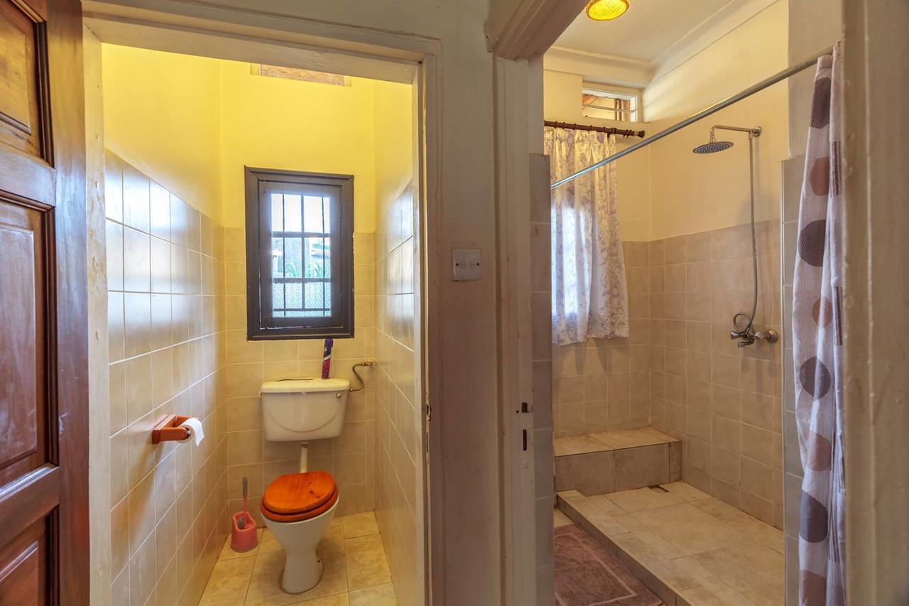 Airport Guesthouse 엔테베 외부 사진
